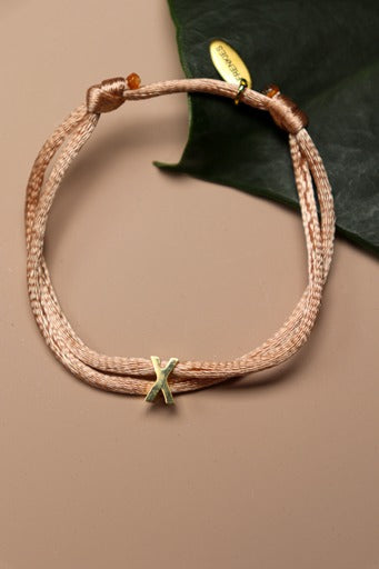 Satijnen armband - kleine letter